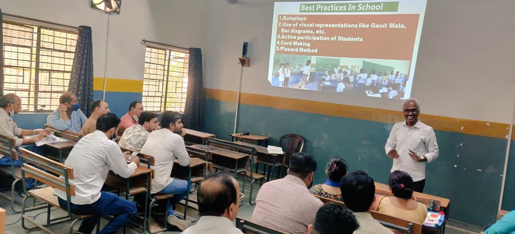 SurajmalSmv's tweet photo. First day of summer camp. I am overwhelmed with the energy and intensity of our mentor teacher @ashoktiwariDOE ART MEETING 10 #RSBVSURAJMALVIHAR #dir_edu https://t.co/uECW1FcHPd