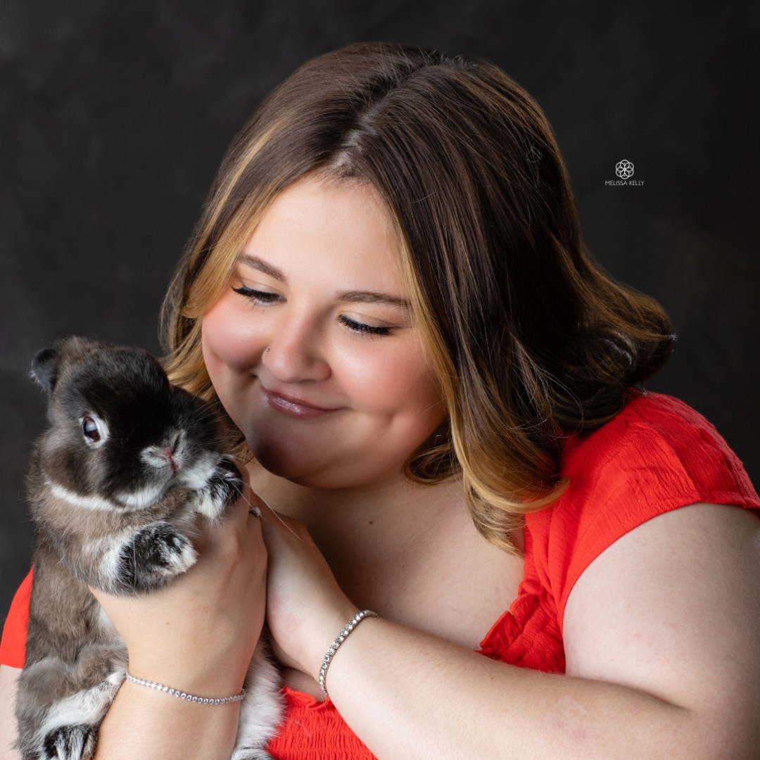 Sessions are better with your furry friend! 🐰 2022 Senior Hallie, I had a super fun time with you and are adorable bunny!💕😁

#WichitaPhotography 
#SeniorPhotographer
#ICT