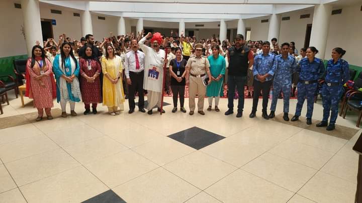 heritage_school's tweet photo. Today we had a wonderful awareness session for our students of classes VI to XII by Special Team of Haryana Police on various sensitive topics like Cyber Crime, Sexual Harassments', Narcotics, Traffic Rules etc. The team was led by Ms. Savita Rani, incharge SPC. https://t.co/f0gOhvk6zA