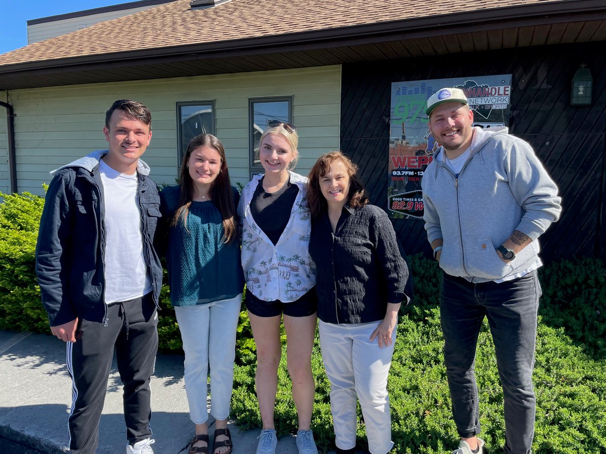 🎓🎓BCS seniors Hayden Pack, Danica Propst, Ella Hensell were guests of Marsha Kavalek and Jordan Nicewarner on @EPNewsNetwork #Panhandle Live today! They shared fond memories about school as they prepare to graduate 🎓🎓

NP: Cal Kleppner

👏👏CONGRATS, seniors! #BCSProud 👏👏