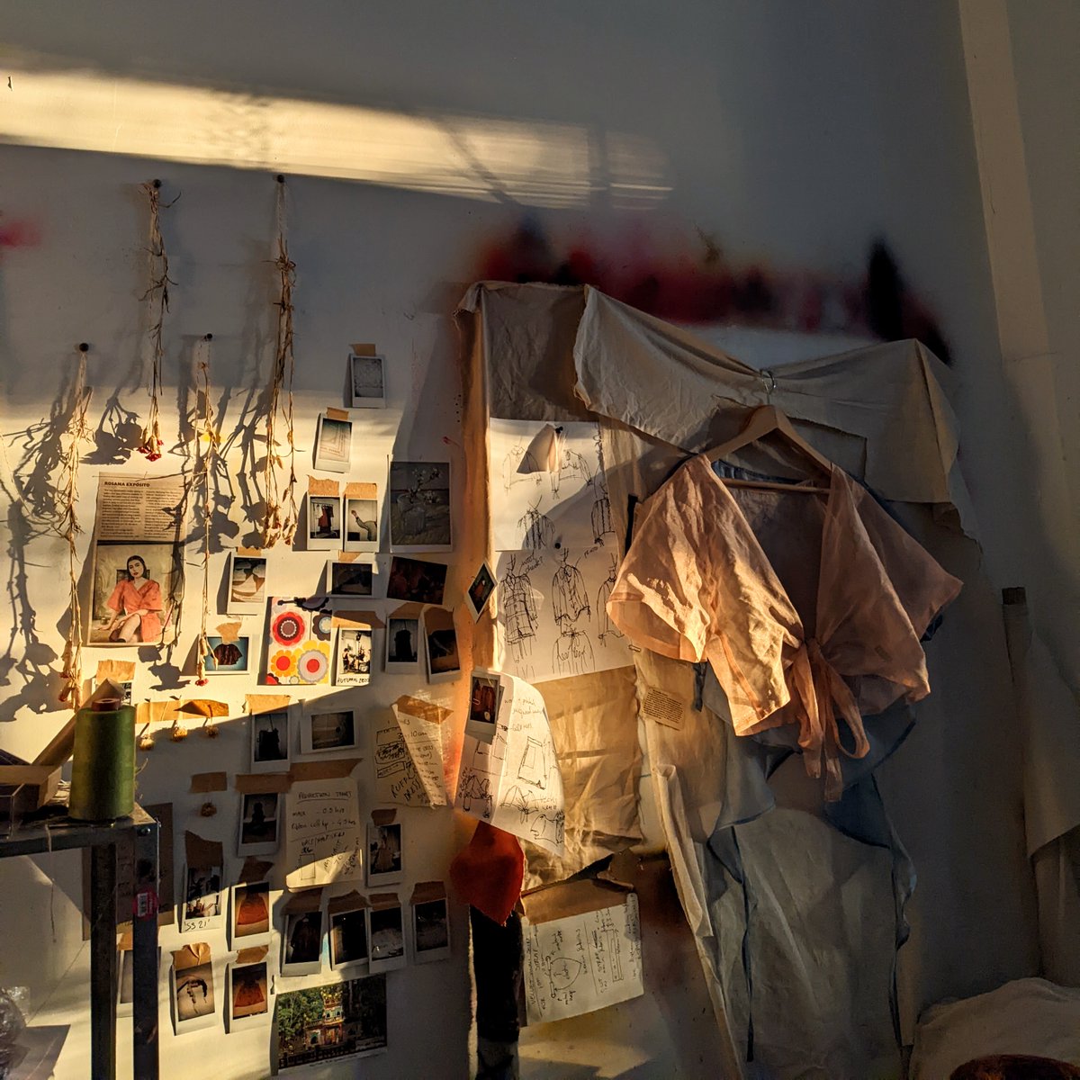 The light was shinning just perfectly as I was leaving the studio other evening. We have a desk space becoming available next month for £97.50pcm or if you know anything about Google ads then the offer still stands for a trade... Get in touch for details