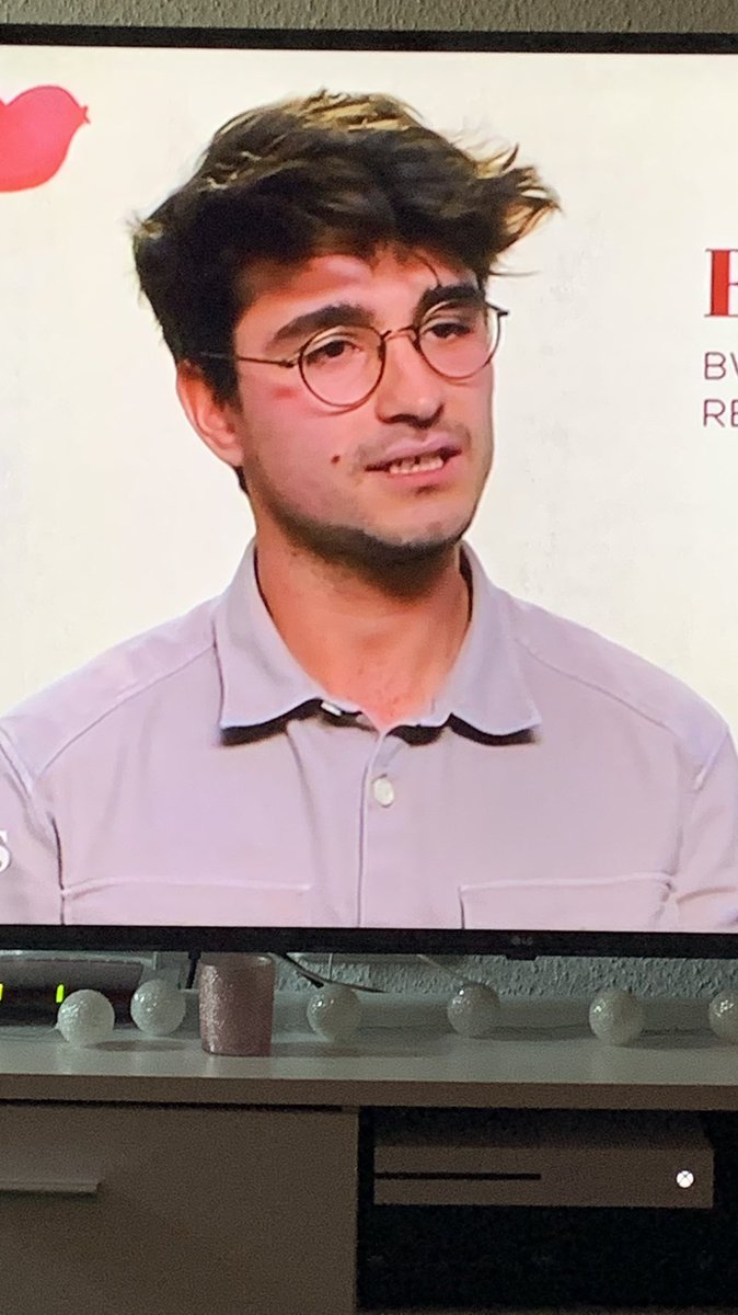 RicardaScl's tweet photo. BWL Student wie er im Buche steht… #FirstDates https://t.co/jQfo7NAgsS