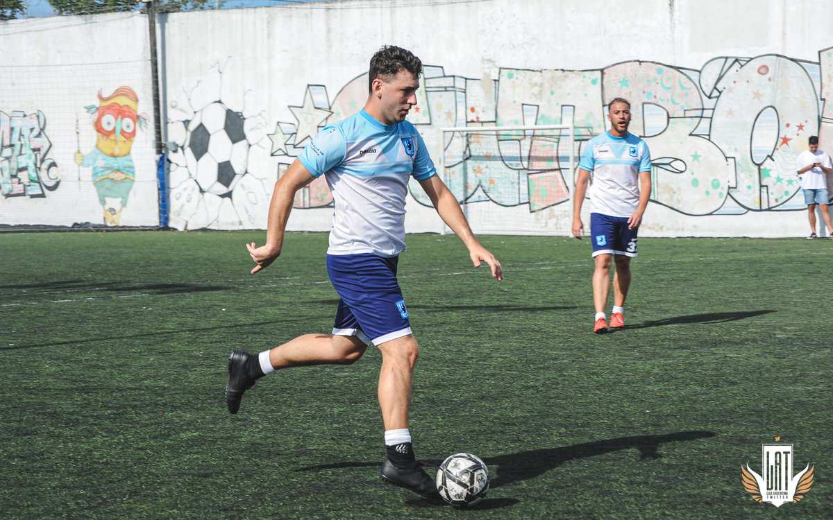 RacingClubLAT's tweet photo. Che, al que canta lo tenemos de algún lado 🤔

Enorme @taca_scan 

#VamosTaca
#VamosNosotros https://t.co/aycETclKAp