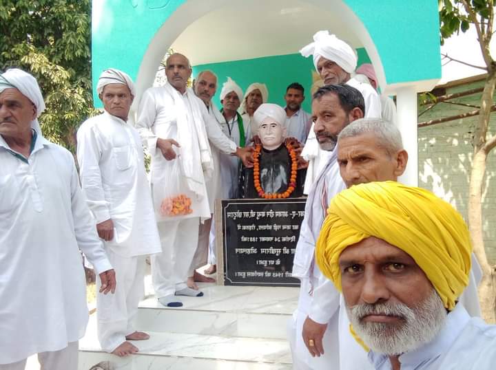 देश का धन गया विदेश
रोजगार सरकार ने खत्म कर दिया
अनाज अदानी ने तिजोरी में बंद कर दिया
अगली लड़ाई भूख की होगी
अनाज के गोदाम भी लूट ले जाएंगे
श्रीलंका की तर्ज पर विद्रोह भी हो सकता है
जिम्मेदार कौन
<a href="/JPDALALBJP/">Jai Parkash Dalal</a> 
<a href="/CobraTelevision/">कोबरा टेलीवीज़न</a> 
<a href="/jan_haryana/">हरियाणा जन संवाद</a> 
<a href="/BBCHindi/">BBC News Hindi</a> 
<a href="/ANI/">ANI</a> 
<a href="/News18India/">News18 India</a>