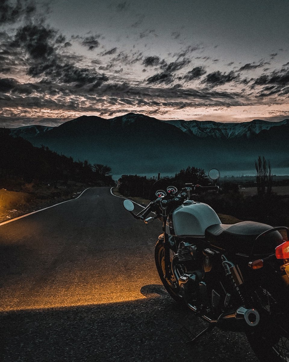 EatSleepRIDE's tweet image. May is Motorcycle Safety Month 😎  
You are less visible at night. Avoid riding at dusk and at night.  
Ride safer with #ESRapp #eatsleepride #syncride 

app.eatsleepride.com 
📸 Glen Alejandro⁠
