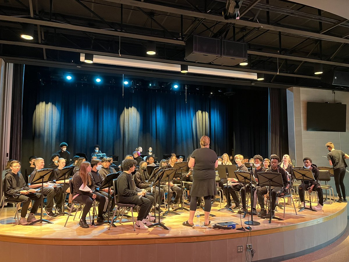 VogelsVoice's tweet photo. Another full house as the our phenomenal band musicians took the stage to showcase their talents @VVMfalcons! Kudos to each student for their hard work and Ms. Callahan for leading the way! https://t.co/78ouHnBt47