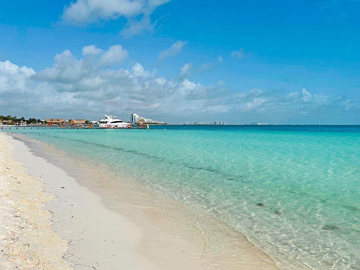 SedeturQROO's tweet photo. En el #CaribeMexicano tenemos las playas más hermosas. #NiTodosLosDíasNiEnTodasLasPlayas
Playa Hotel las Nubes, #Holbox
Playa Hotel Presidente InterContinental #Cancun
Playa #CostaMujeres 
Playa Fundadores #PlayaDelCarmen https://t.co/SAVCPw2Jo3