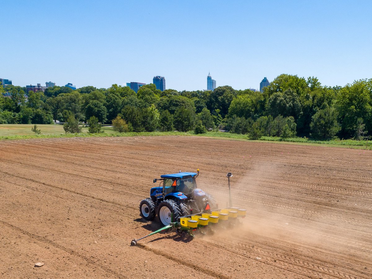 DixPark's tweet photo. Sunflower Planting Day! 🚜---🌱--- 🌻

Thanks to @Raleigh_Water the #DixParkSunflowers seeds are in the ground this morning. 🌻 Estimated bloom is mid-July

🌻 Sunflower visitor information &amp; updates: https://t.co/OzFzFyDGm1

@raleighparks | @raleighgov https://t.co/46aViVBKYh