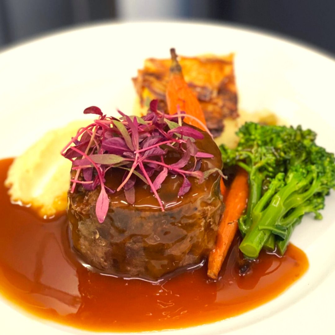 👩‍🍳 This Slow Braised Shin of Beef Roulade with Jus was prepared for a truly magical and unique wedding venue set in a tranquil location. 

Choose #BraeheadFoods for all your events this season:
braeheadfoods.co.uk/contact

#Madebychefsforchefs #Wedding  #Heretoserveyou