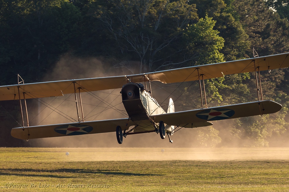 AvMuseumVB's tweet image. Our Curtiss JN-4 Jenny taking to the skies during Flying Proms - Flying Proms tickets: tinyurl.com/FlyingProms22 #MilitaryAviationMuseum #FlyingProms #FlyingMuseum #AirShow #aviation #Warbirds #WWI #CurtissJenny #HamptonRoads
