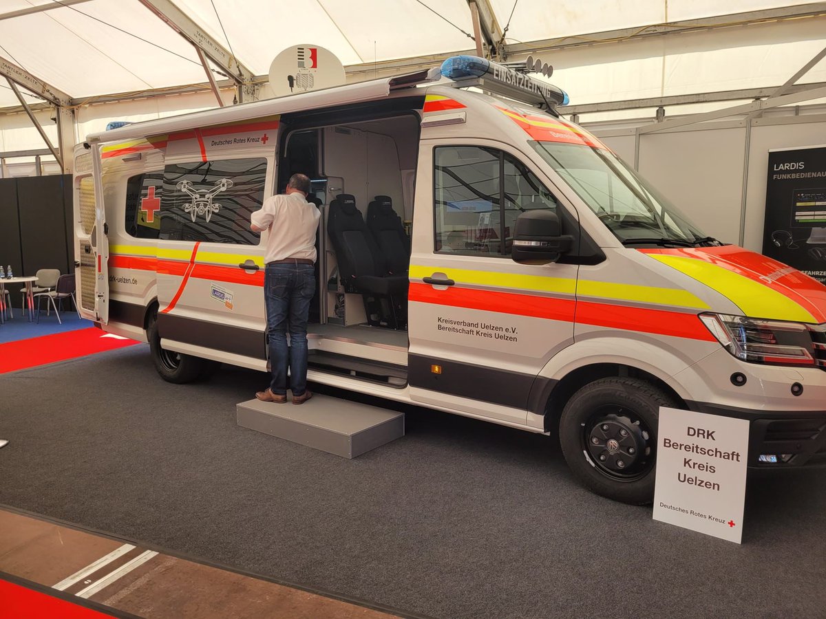 seguelzen's tweet photo. Unser FüKw auf der #RETTmobil in Fulda. #drk #uelzen #wirsindhaltso https://t.co/r6tkVYo2a2