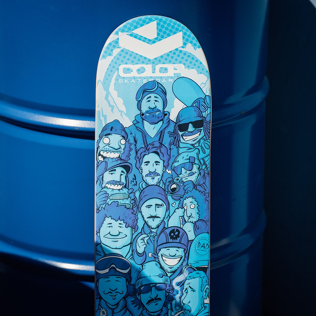 Unser Grafiker Chris war mal wieder fleissig. 👨🏻‍🎨 Pünktlich zum #Sommerbeginn wurden die neuen Decks von color_sb  geliefert. 🛹 🔥 Dieses Mal mit den Teams von Color und radmovie_production . Welches ist euer Favorit? #skateboards #illustration #graphicdesign
-
Notre graphiste