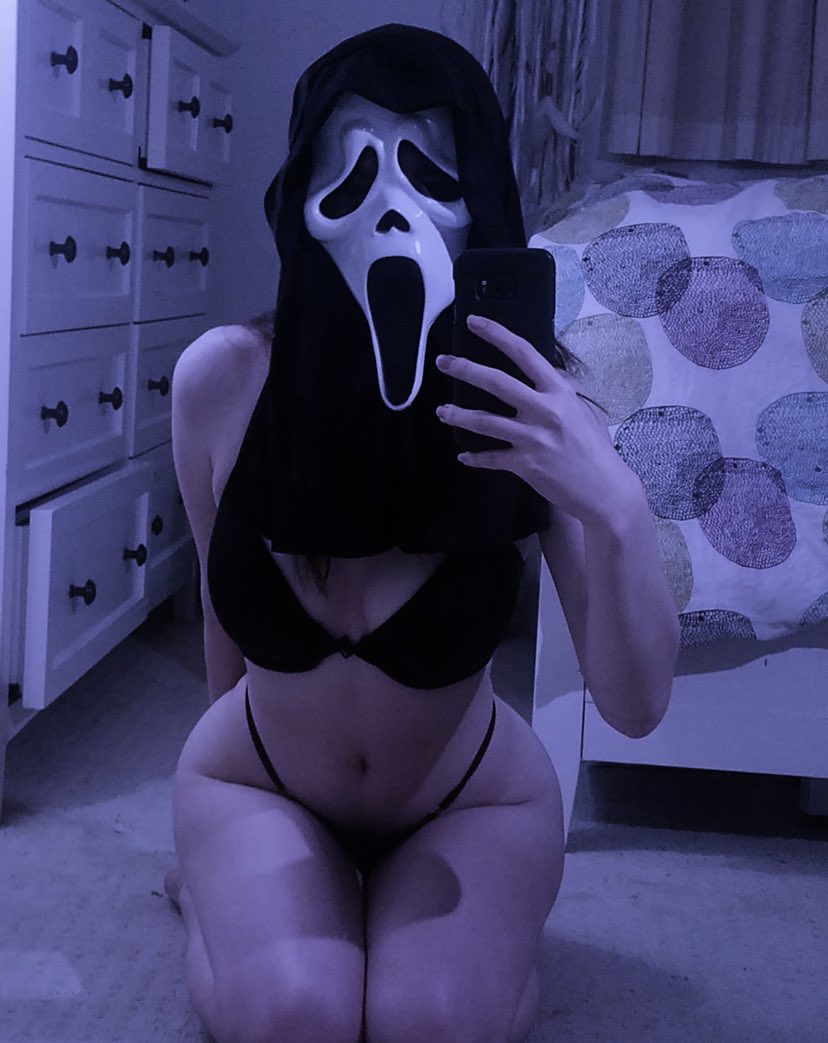 pinalilii's tweet photo. coucouuuu, j’suis toute nouvelle sur twitter 🥳

pour l’instant je montre pas ma tête, mais si y’a beaucoup de RT je la montrerai ! 😻

❤️✨ RT + FOLLOW = 2 NUDES ✨❤️ https://t.co/U0MUoAWTh6
