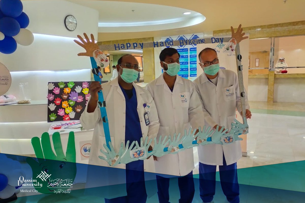 QU_QUMC's tweet photo. أقامت المدينة الطبية بـ #جامعة_القصيم ممثلة بقسم مكافحة العدوى وبمشاركة أقسام التمريض المختلفة وبحضور سعادة المدير العام التنفيذي للمدينة الطبية فعالية #اليوم_العالمي_لنظافة_اليدين وذلك لزيادة الوعي وبيان أهمية ونظافة الأيدي للكوادر الصحية لتقليل ومنع العدوى المكتسبه بالمستشفيات. https://t.co/hSJIBu3znI