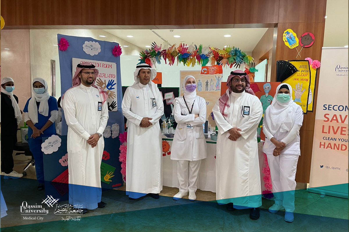 QU_QUMC's tweet photo. أقامت المدينة الطبية بـ #جامعة_القصيم ممثلة بقسم مكافحة العدوى وبمشاركة أقسام التمريض المختلفة وبحضور سعادة المدير العام التنفيذي للمدينة الطبية فعالية #اليوم_العالمي_لنظافة_اليدين وذلك لزيادة الوعي وبيان أهمية ونظافة الأيدي للكوادر الصحية لتقليل ومنع العدوى المكتسبه بالمستشفيات. https://t.co/hSJIBu3znI