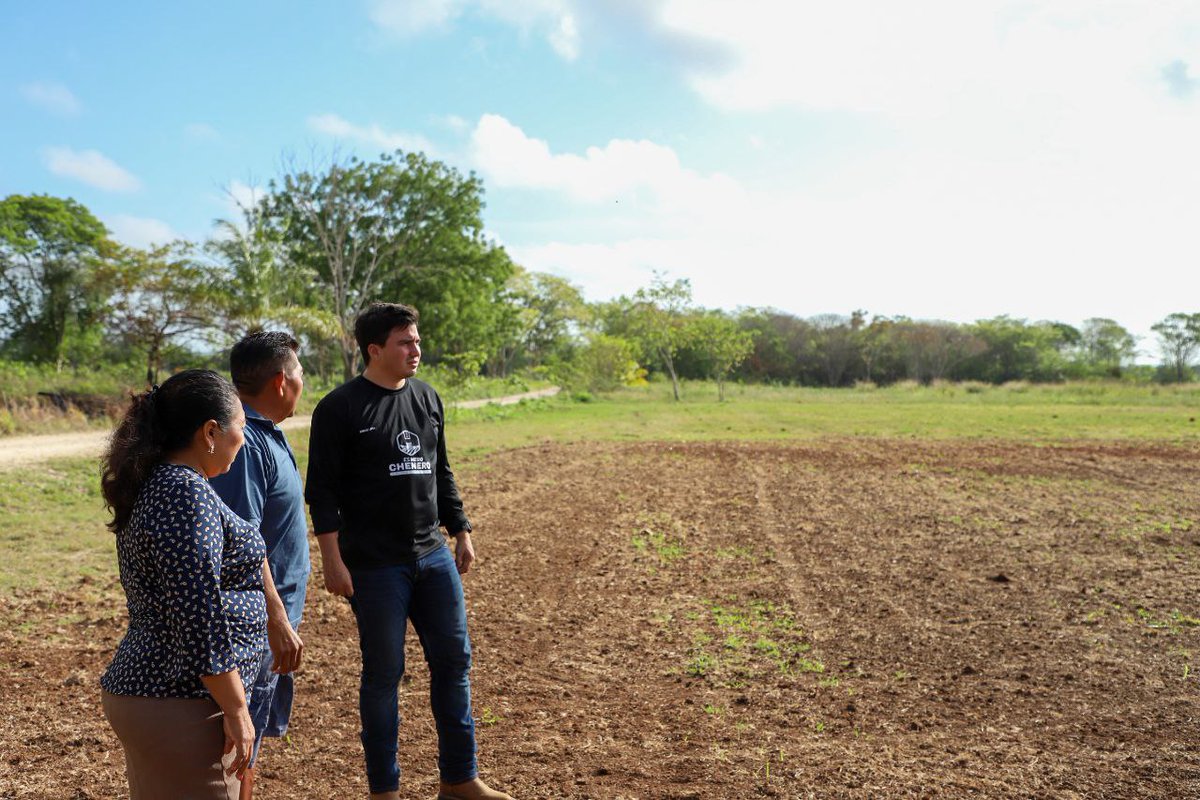 emiliolcal's tweet photo. Muy temprano visitamos #Ukum para atender algunas gestiones hechas por el Comisario Ejidal y la presidenta de la junta, Leticia May. Seguiremos trabajando y dando atención a temas que competen a la administración en beneficio de las y los cheneros. https://t.co/ih7Vuvt63g
