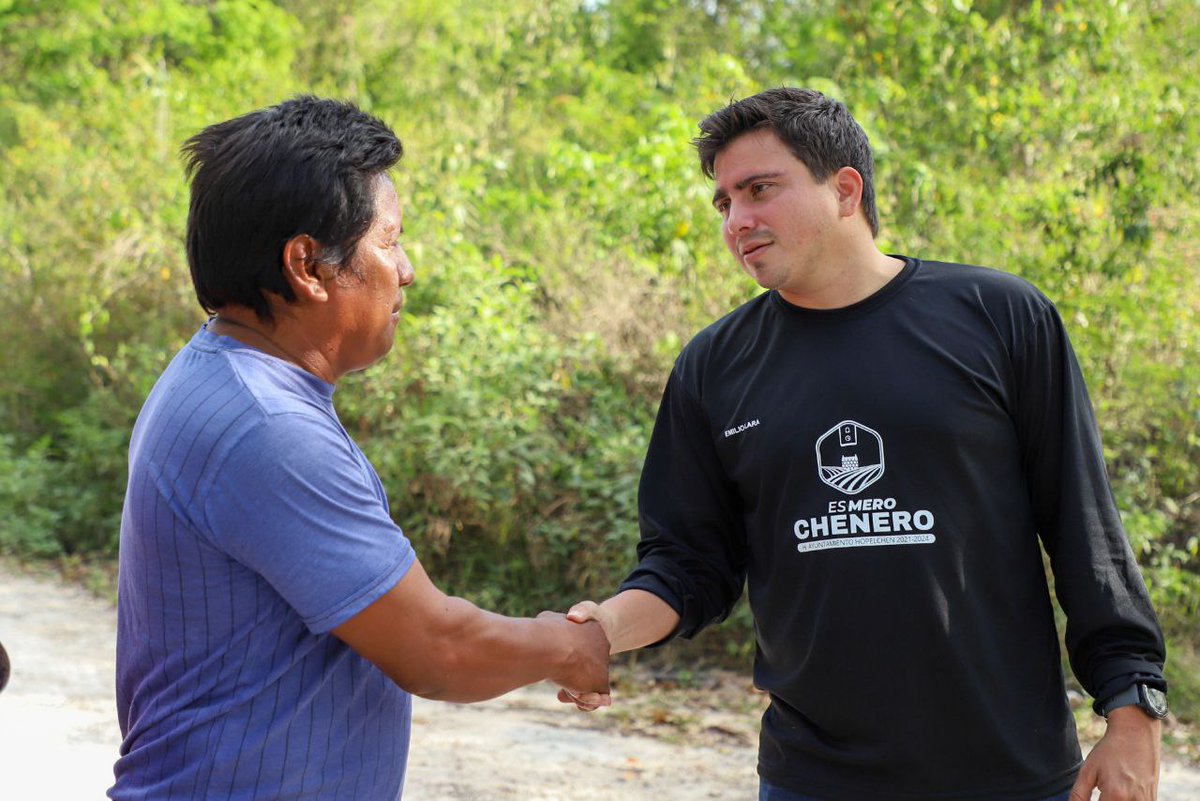 emiliolcal's tweet photo. Muy temprano visitamos #Ukum para atender algunas gestiones hechas por el Comisario Ejidal y la presidenta de la junta, Leticia May. Seguiremos trabajando y dando atención a temas que competen a la administración en beneficio de las y los cheneros. https://t.co/ih7Vuvt63g