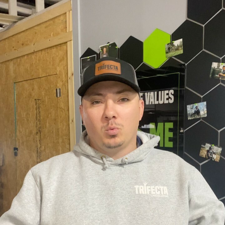 Send us a DM or comment “Me” and my team and I will give you a free social media audit 🙏🙌 #CantLose

#lawncarecommunity #socialmedia #audit #lawncarelife #landscaping #lawncarenut instagr.am/tv/CdbCe31vJLf/