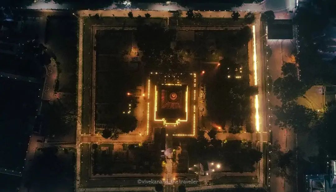 Bihar360online's tweet photo. Night view of Mahabodhi Temple😍❣️
.
Pc : @vivekanand_the.traveller 
.
.
#nightphotography #bihar  #templesofindia #iambihar #secrettemples #djimini2 #djiglobal #nightimages #bodhg...

https://t.co/NALkOuUAvb via https://t.co/2nozY6m74I https://t.co/SXTW3d5BVC