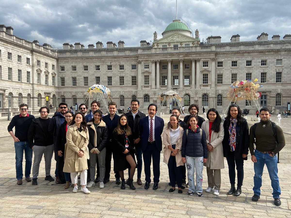 omarfayad's tweet photo. Me reuní con estudiantes mexicanos 🇲🇽 de dos centros educativos en Inglaterra 🇬🇧, el @KingsCollegeLon Campus Strand y el London School of Economics @LSEnews. https://t.co/YG38pJSOxe