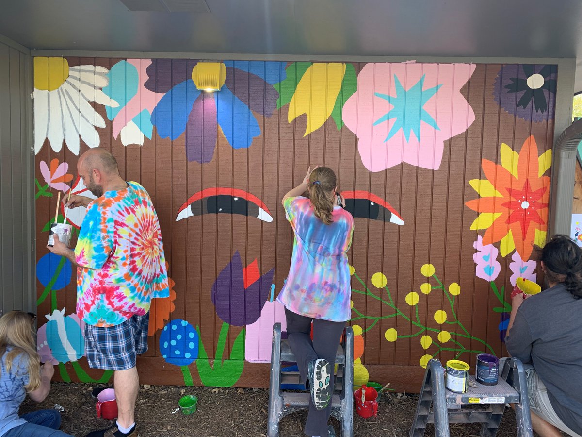 UNL Global Experiences (@unlglobalex) on Twitter photo On Saturday, four Peace Corps Prep students volunteered at the <a href="/LUX_Center/">LUX Center for the Arts</a>, helping paint a mural based on the work of seventh-grader Presley Shellhase. Presley won the Walk Together art contest, sponsored by the <a href="/ENThompsonForum/">E.N. Thompson Forum</a> in collaboration with LUX and <a href="/ClcLincoln/">Lincoln CLC</a>. On Saturday, four Peace Corps Prep students volunteered at the <a href="/LUX_Center/">LUX Center for the Arts</a>, helping paint a mural based on the work of seventh-grader Presley Shellhase. Presley won the Walk Together art contest, sponsored by the <a href="/ENThompsonForum/">E.N. Thompson Forum</a> in collaboration with LUX and <a href="/ClcLincoln/">Lincoln CLC</a>.