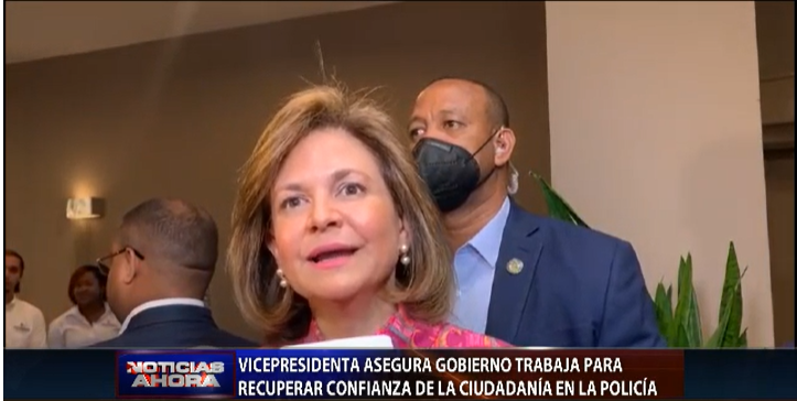 cdn37's tweet photo. #NoticiasAhora.- Vicepresidente asegura Gobierno trabaja para recuperar confianza de la ciudadanía en la Policía. #CDN #DN37 https://t.co/bjAiYvqW3S