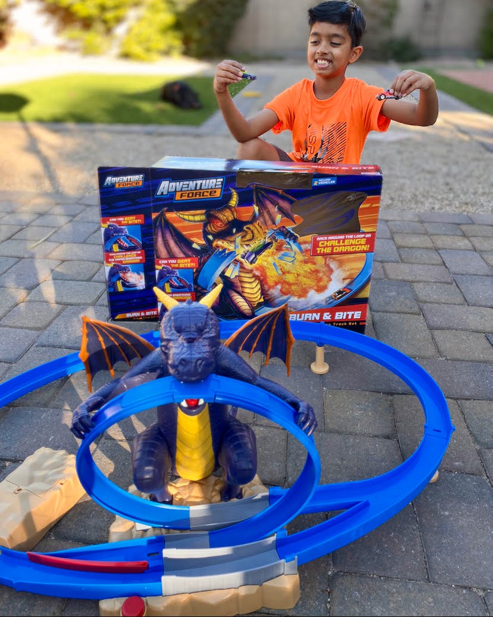 adventureforce_'s tweet photo. 🚫 💤 Don't sleep on the Burn &amp; Bite for a summer filled with fun! 

#adventureforcebrand #burnandbite #dragontoys #racetoys #dragons #racecars #screenfreekids #justforfun #toystagram https://t.co/uwafo2wsj3