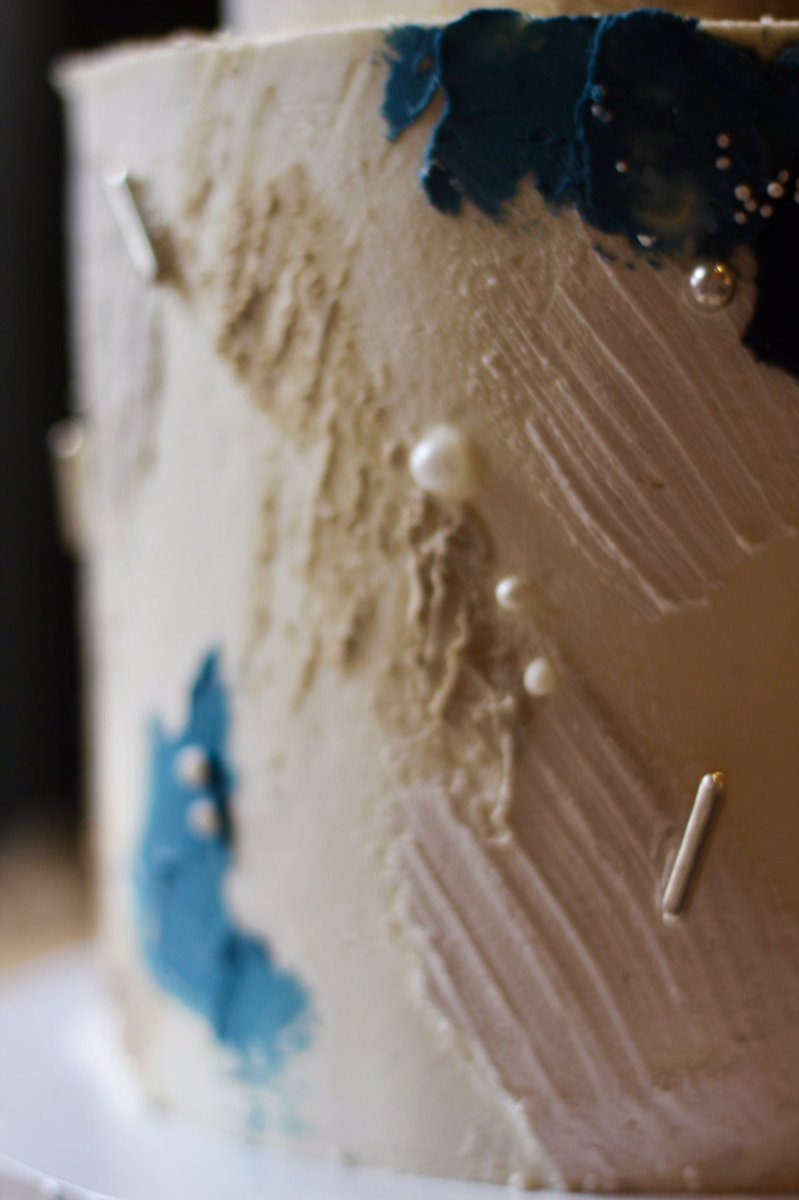 Not your average wedding cake 💙🖤🤍