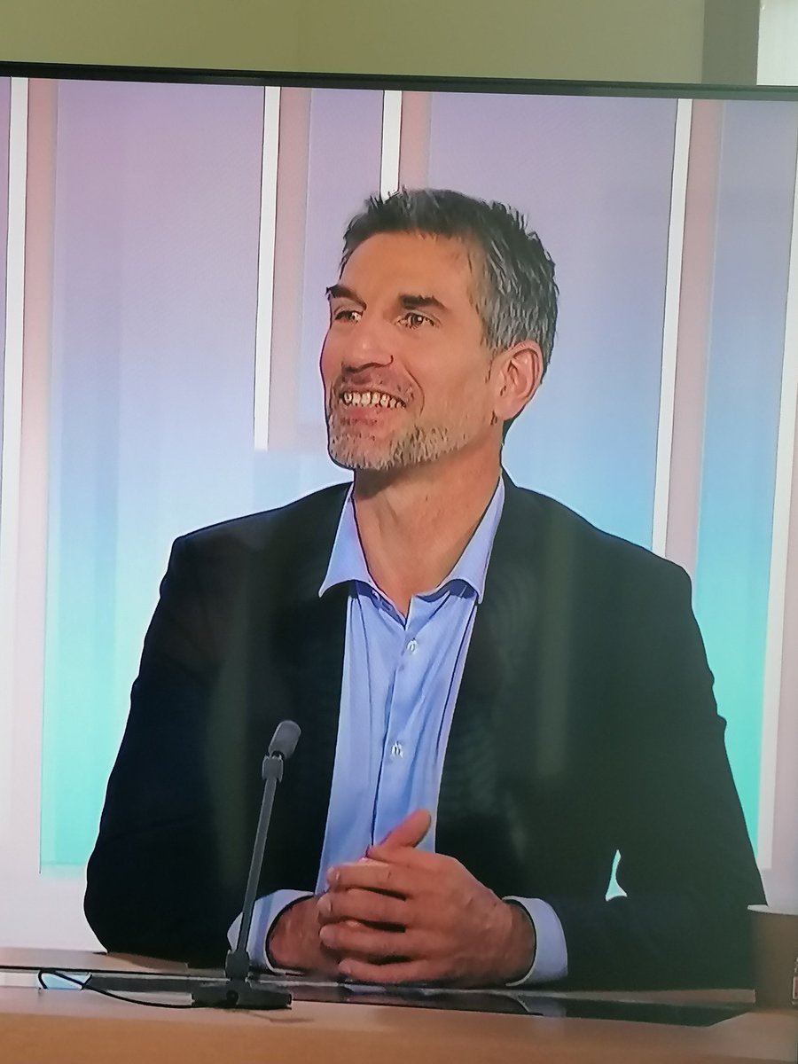 reseau_canope's tweet photo. [On air] @VinctMichaud était invité de @F3PoitouChtes pour parler d'école connectée et du rôle de @reseau_canope.
Emission "Disputandum" a suivre ce soir à 21h sur @France3NoA, puis sur @F3PoitouChtes ce vendredi à 9h. https://t.co/4kNIT0jp7t