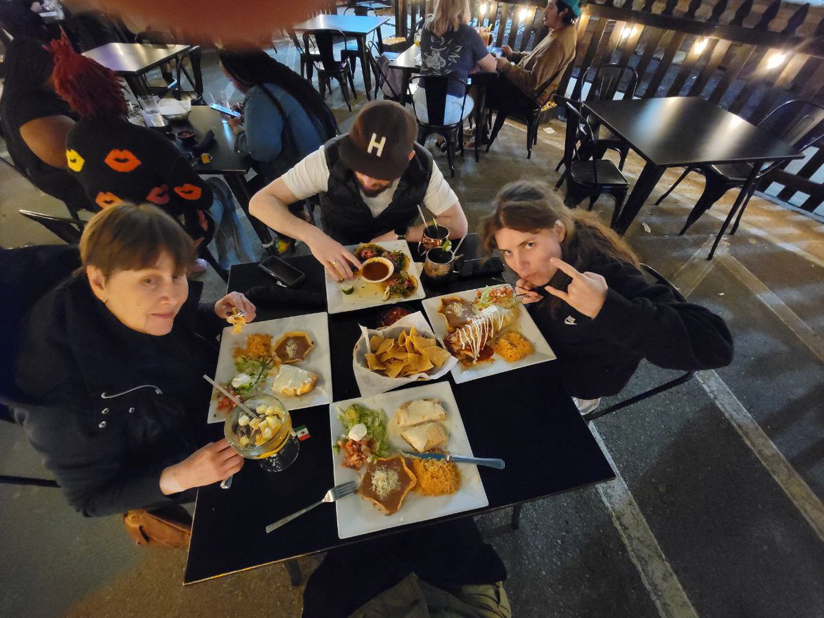 Daria Dolengovskaya tweet media