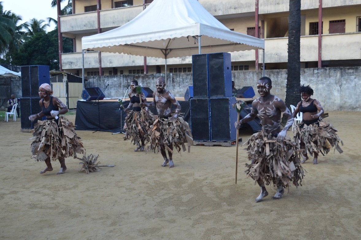 PaeEssamba's tweet photo. De la danse sportive à la foire exposition en passant par la conférence, les ateliers et une animation culturelle haut de gamme, le #PAEESSAMBA a conquis le cœur de plus d’un. La 4ème édition s’annonce encore plus innovante et porteuse de solutions pour la #jeunesse camerounaise https://t.co/LaSHChPoqJ