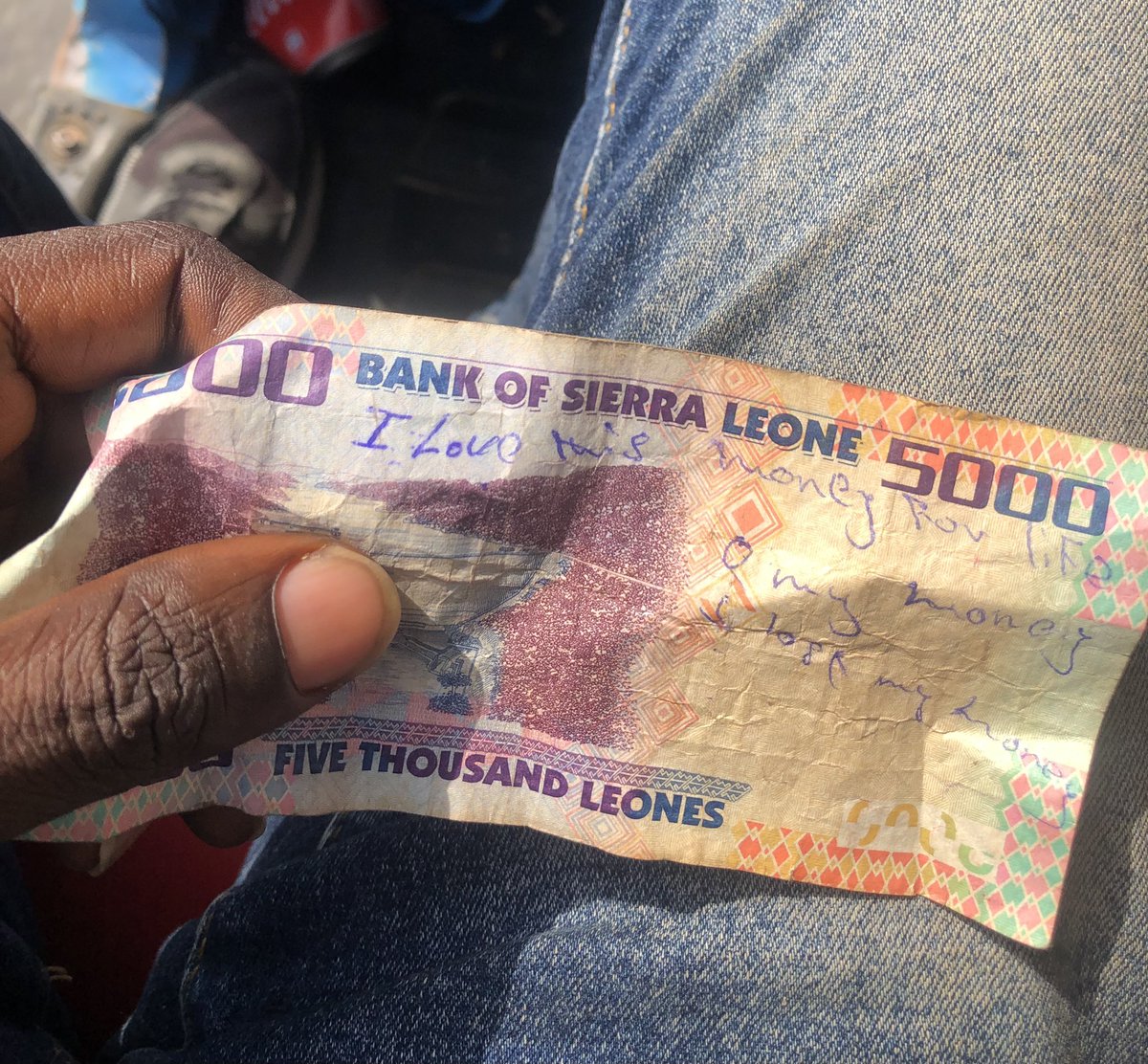 edward_jusu's tweet photo. 😂😂 #Salonetwitter https://t.co/Bh3g2kUH5q