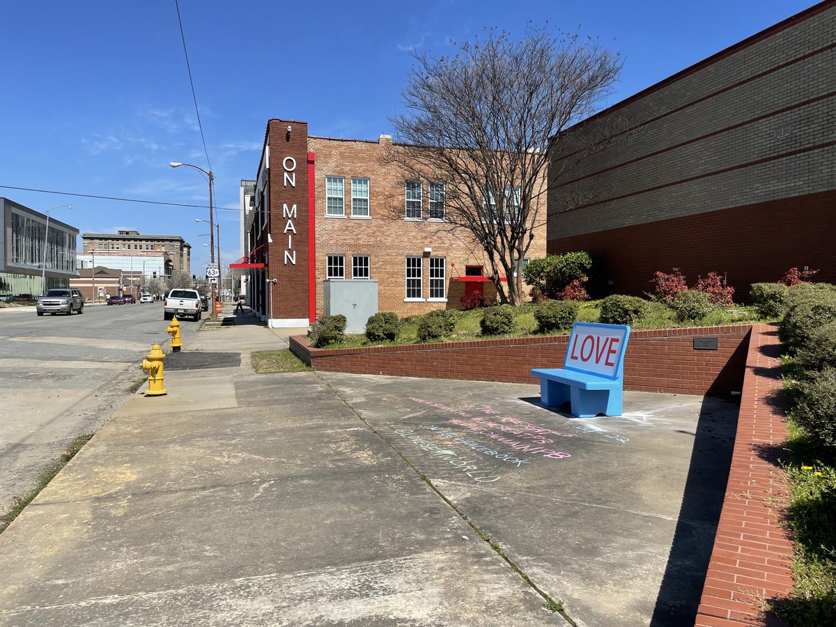 loveseatworld's tweet photo. The Pine Bluff Loveseat awaits your seating. Take a seat, tag #loveseatpb &amp; IG/FB/tweet! #pinebluff #publicart ⁦@ASC701⁩ #downonmainstreet #artx3 https://t.co/jFX6DoSMmm