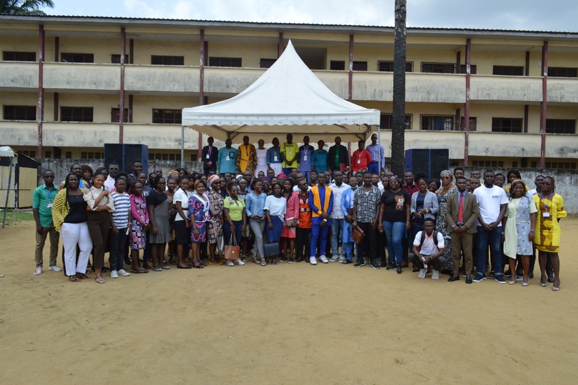 PaeEssamba's tweet photo. De la danse sportive à la foire exposition en passant par la conférence, les ateliers et une animation culturelle haut de gamme, le #PAEESSAMBA a conquis le cœur de plus d’un. La 4ème édition s’annonce encore plus innovante et porteuse de solutions pour la #jeunesse camerounaise https://t.co/LaSHChPoqJ