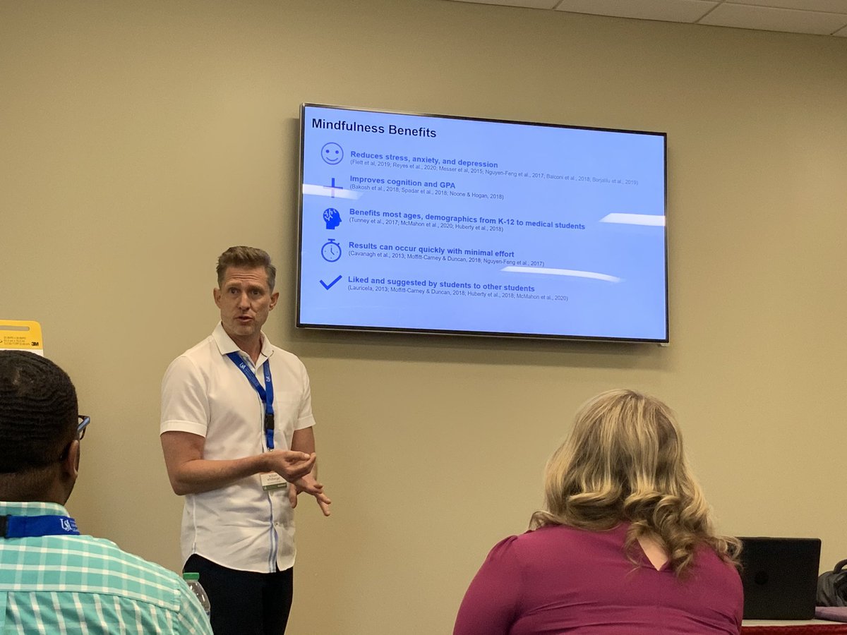 PaigeDannelley's tweet photo. The benefits of mindfulness for college students. The room is packed. #ImportantLearning https://t.co/iTPEe6mzjd