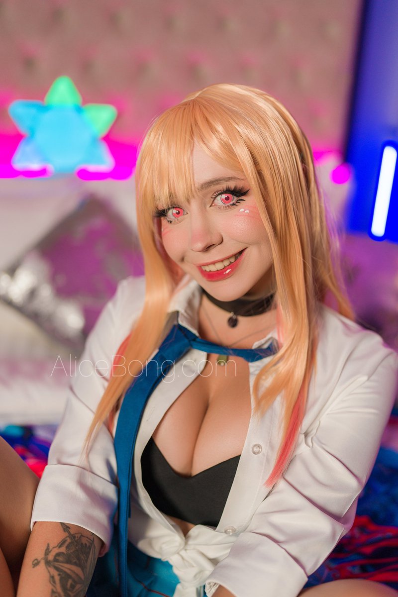 Guess the size of my breasts without being distracted by the photo on the r...