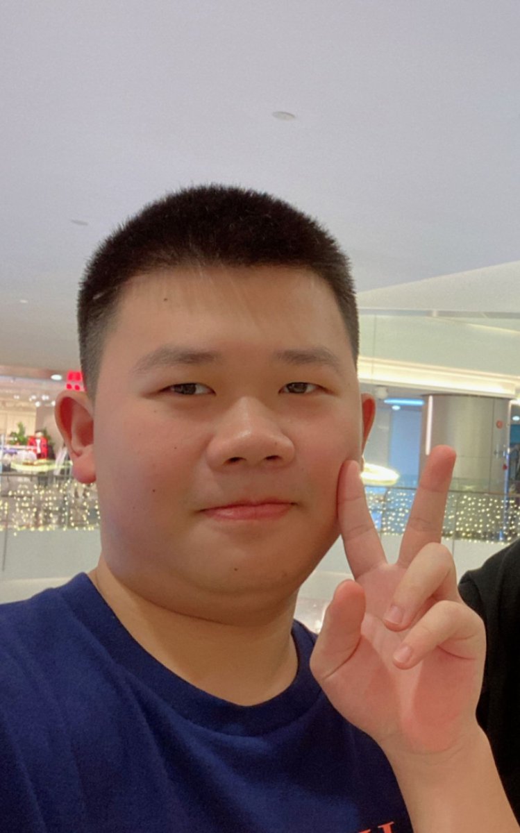 PangDongD's tweet photo. 有几个手指靠在我脸上，我就是啥，嘻嘻 https://t.co/45cL6fmCTD
