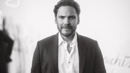 Siguen saliendo nuevas fotos de Daniel Brühl