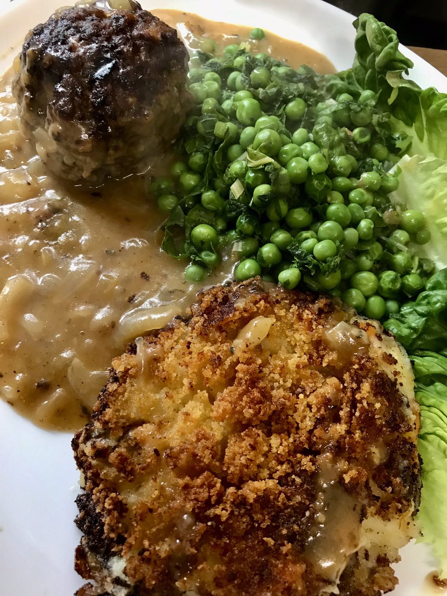 tantrictrevbbq's tweet photo. Faggots and homemade gravy with mint peas and potato fritter on the WeberGA. #homemade #bbq #faggots #mexicangravy #mintedpeas #potatofritter. https://t.co/ADwShnUIQR