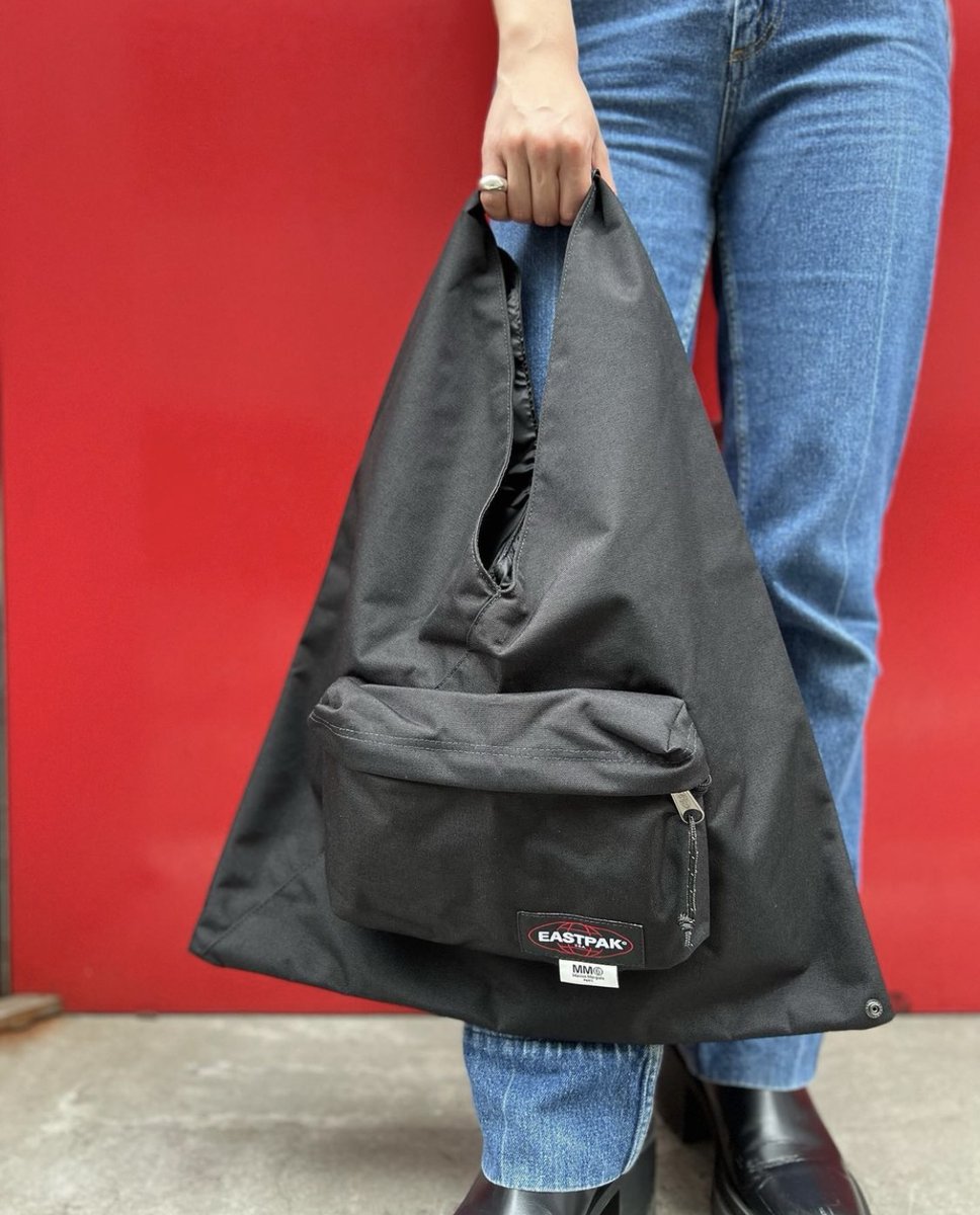 eastpakus's tweet photo. There's beauty in simplicity. The MM6 x Eastpak Tote says it all. Shop our site now to get yours. https://t.co/jvotilbJKl @midwest_tw #mm6 #mm6maisonmargiela #builttoresist #eastpak #eastpakup #surrealist #surrealism #streetstyle #styleinspo https://t.co/iIoB2KTYE8