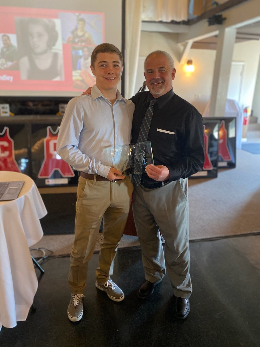 This year's Eric LaFrance Tough Guy Award was presented to <a href="/DominicLajoie21/">Dominic LaJoie</a> !

Way to go, Dom 💪💪💪!

#yellcornell #gobigred

📸 <a href="/kaille_grey/">Kaille Grey</a>