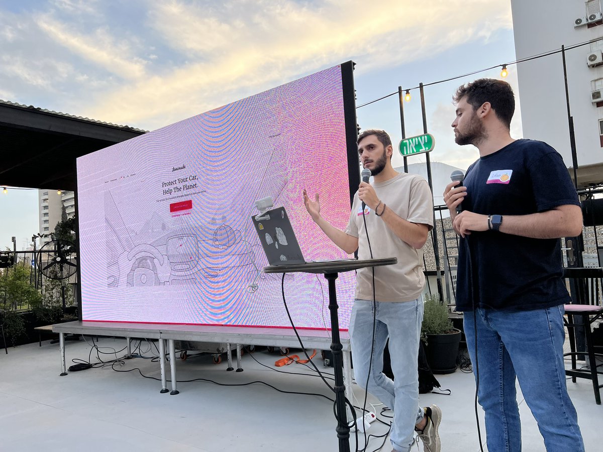 korndaniel1's tweet photo. Coding Magical Moments meetup @Lemonade_Inc 🪄 

@elad_bezalel @IdanSidi פותחים את ההרצאה הראשונה עם עמוד הנחיתה של Car https://t.co/OW9MrzURa3