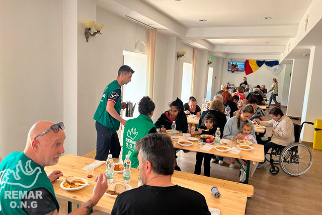 OngRemar's tweet photo. REMAR SOS continúa trabajando en favor de miles refugiados en la frontera rumano-ucraniana, actualmente en la ciudad de Oradea se brinda atención a 30 familia refugiadas.
Leer más: https://t.co/mxZZEgctMf
#REMARSOS #SOSUcrania #Ucrania #ongremar https://t.co/KS1FUfC98V