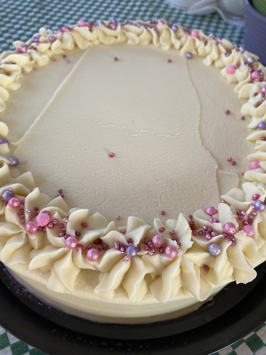 Yeseniaib's tweet photo. A este pastel yo sí le ando poniendo un Oxxo 🤤😍 #algodulce https://t.co/ctGCGzPSuF