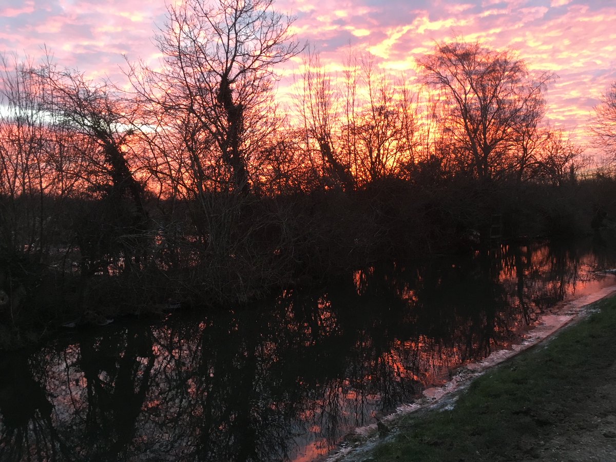 How to accurately report on the role of climate change in extreme weather - our new guide for journalists (in 9 different languages (so far)) worldweatherattribution.org/reporting-extr…