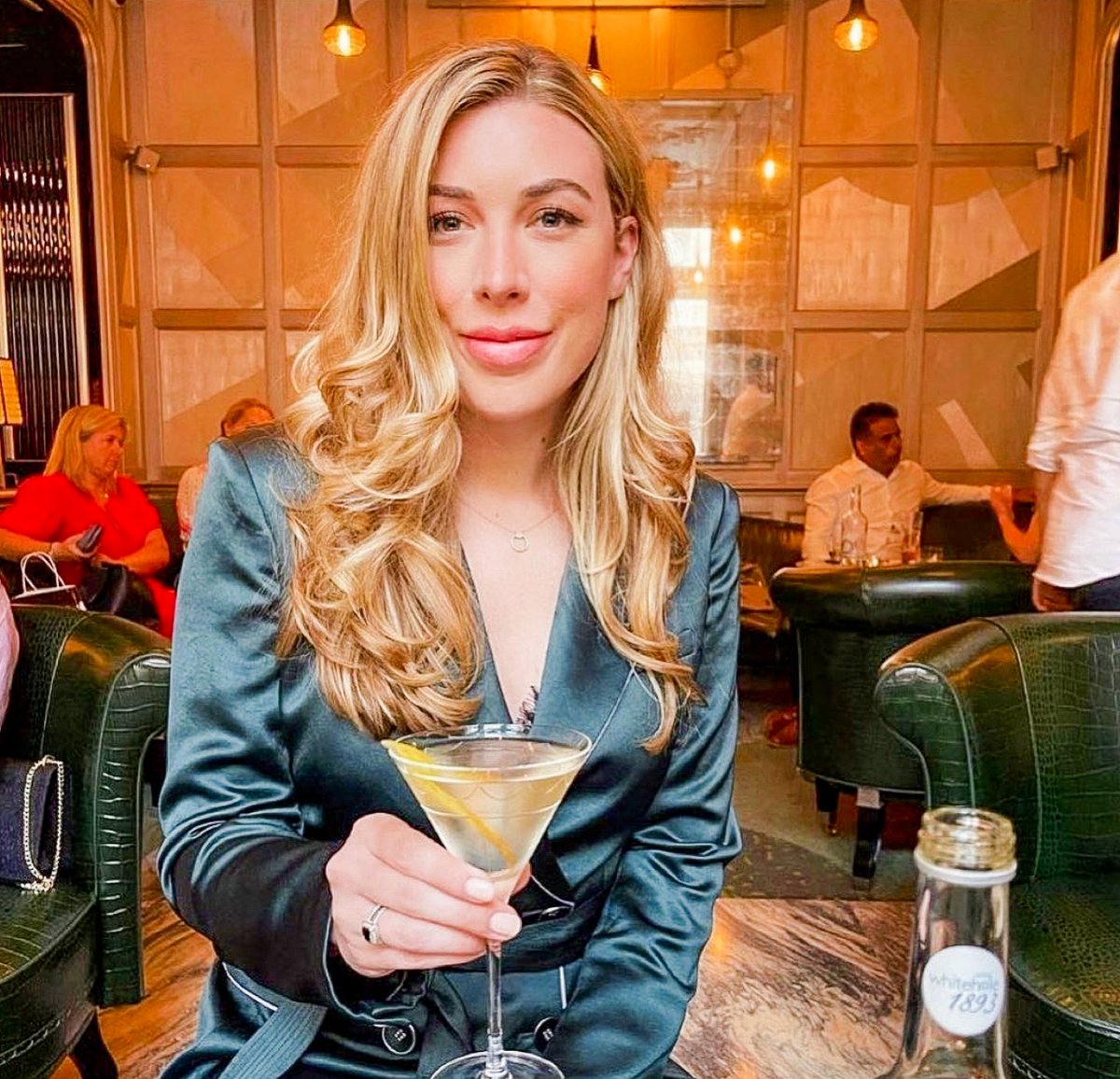 panorama_tower's tweet image. Treat yourself to a salon day at Rik Rak and then show off your new &apos;do at #HappyHour! 🍸  Panorama residents get 10% off for services under $50 and 15% for services over $50 as part of our Panorama #PerksProgram. bit.ly/3F2jBav