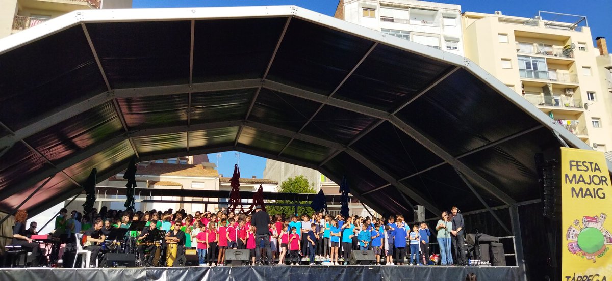 XaviRosApa's tweet photo. Cantata 'Boix el Bruixot' #EMMT Preludi a la #FestaMajordeTàrrega2022
#ComissióBrassBand @PEE020 Escolars de 6è de Primària de les escoles targarines i alumnat de cant coral de l’Escola Municipal de Música.
@ajtarrega
@educaciocat
#Tàrrega
#RepúblicaCatalana https://t.co/CngXcsvN48