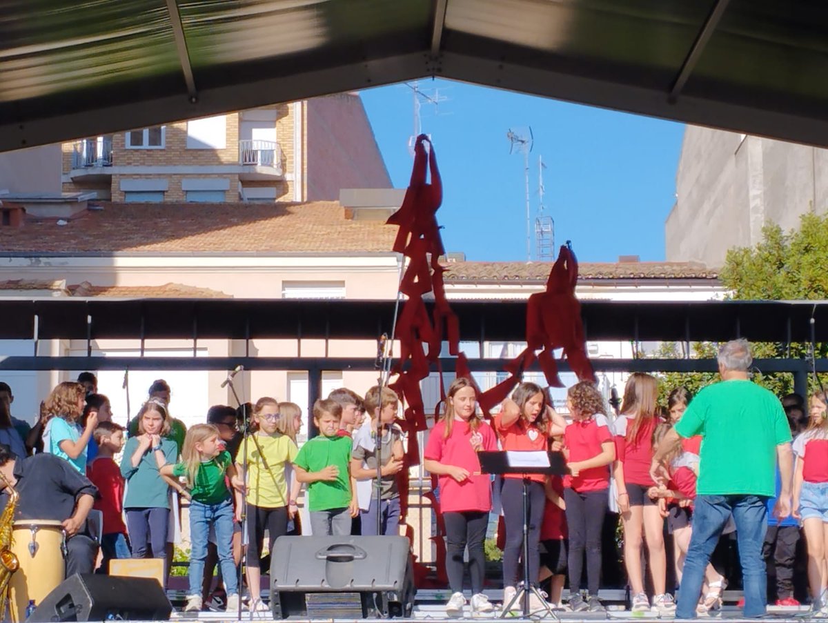 XaviRosApa's tweet photo. Cantata 'Boix el Bruixot' #EMMT Preludi a la #FestaMajordeTàrrega2022
#ComissióBrassBand @PEE020 Escolars de 6è de Primària de les escoles targarines i alumnat de cant coral de l’Escola Municipal de Música.
@ajtarrega
@educaciocat
#Tàrrega
#RepúblicaCatalana https://t.co/CngXcsvN48