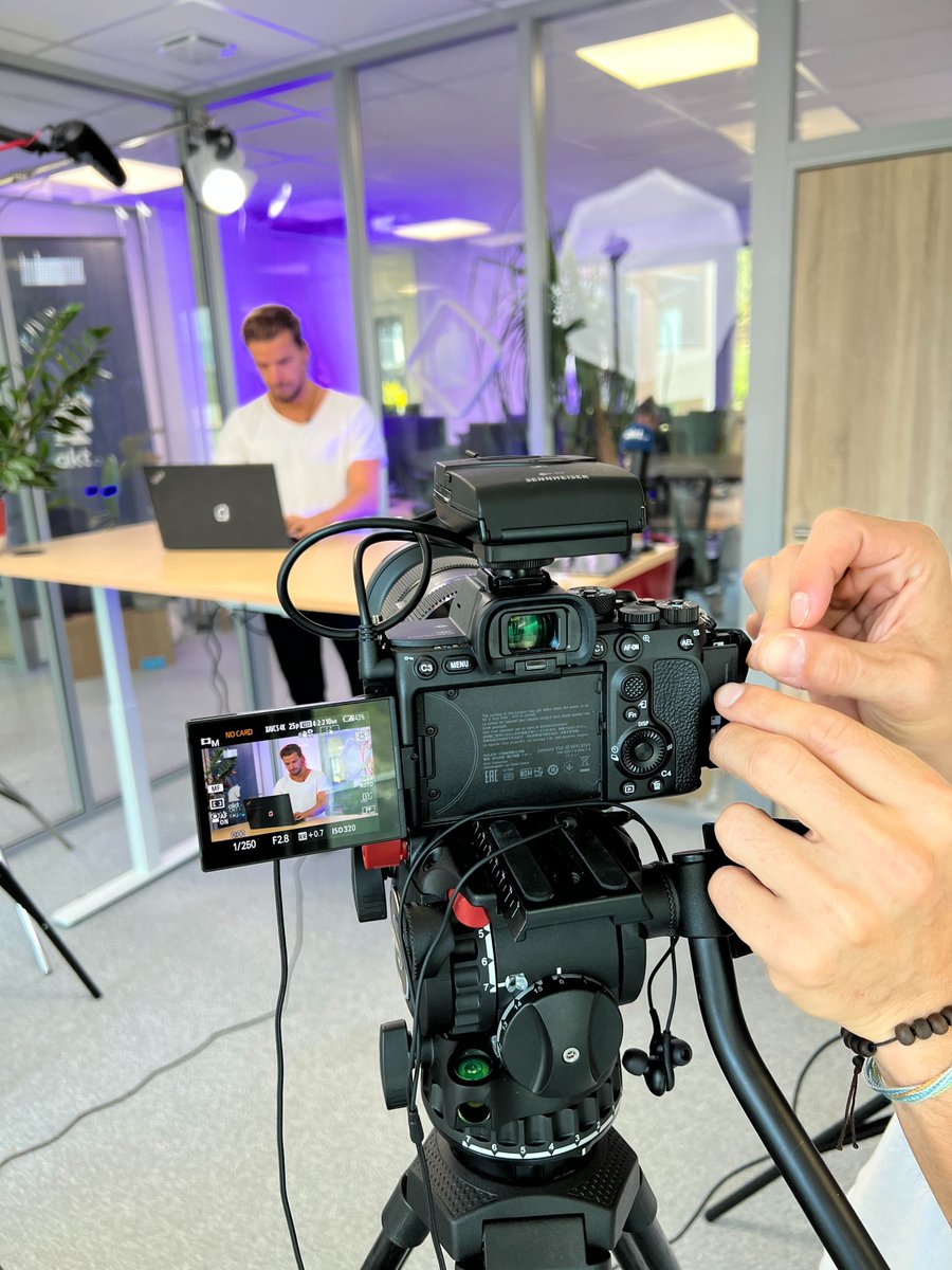 Vancelian_app's tweet photo. As you may have seen yesterday, Julien, our CPO and Co-Founder was in a studio session with our #videoteam for a new project related to our #companyculture that’s coming up soon. Here are some pictures to give you a sneak-peek 👀

(more below ⬇️) https://t.co/KZJz1NbKxc