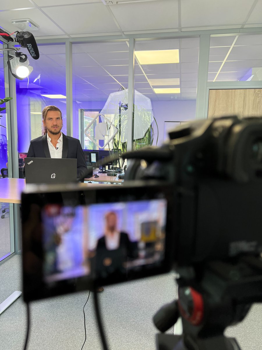 Vancelian_app's tweet photo. As you may have seen yesterday, Julien, our CPO and Co-Founder was in a studio session with our #videoteam for a new project related to our #companyculture that’s coming up soon. Here are some pictures to give you a sneak-peek 👀

(more below ⬇️) https://t.co/KZJz1NbKxc